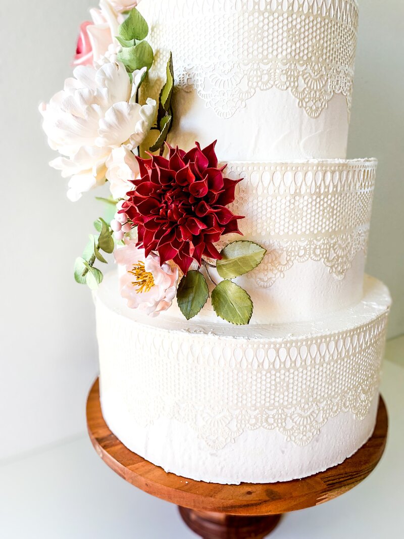 burgundy-dahlia-sugar-flower-cascade-for-4-tier-wedding-cake