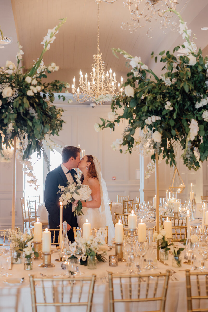 white-casdles-as-centrepieces
