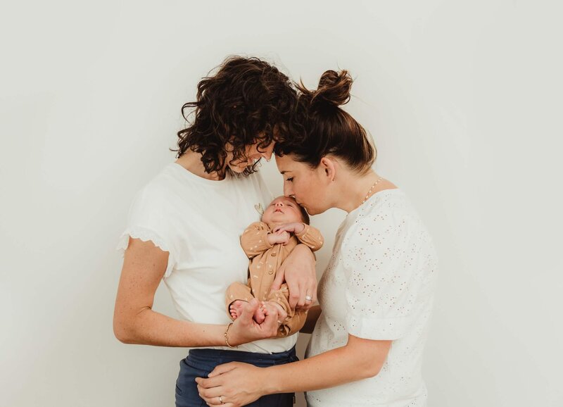 Newborn fotoshoot thuis door award-winning newborn fotograaf Danielle Jentjens uit Veldhoven, Eindhoven, Noord-Brabant