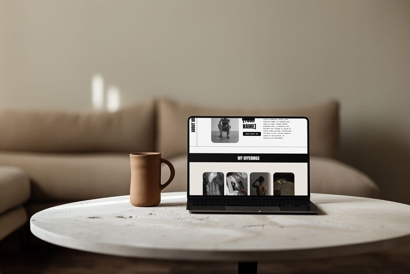 bold black and white webdesign for coach