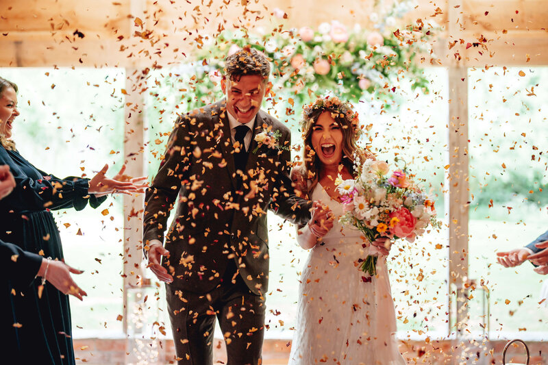 Confetti shoot at Haybarn Dulus