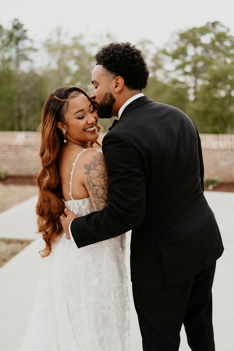 luxury_WeddingB&W_OxboxEstate_Clayton_Couple