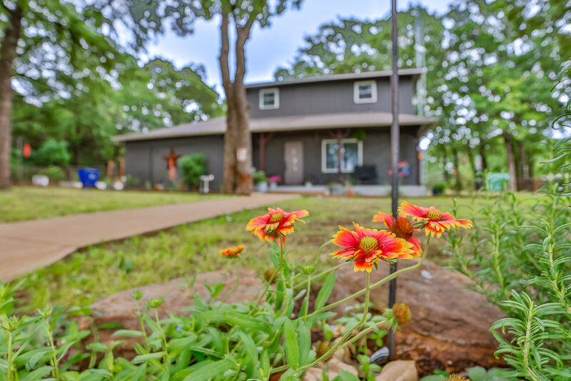 Texas home with large backyard for sale in Nocona Texas