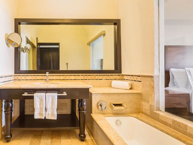 lk-oceanview-bath-1800x1200_standard