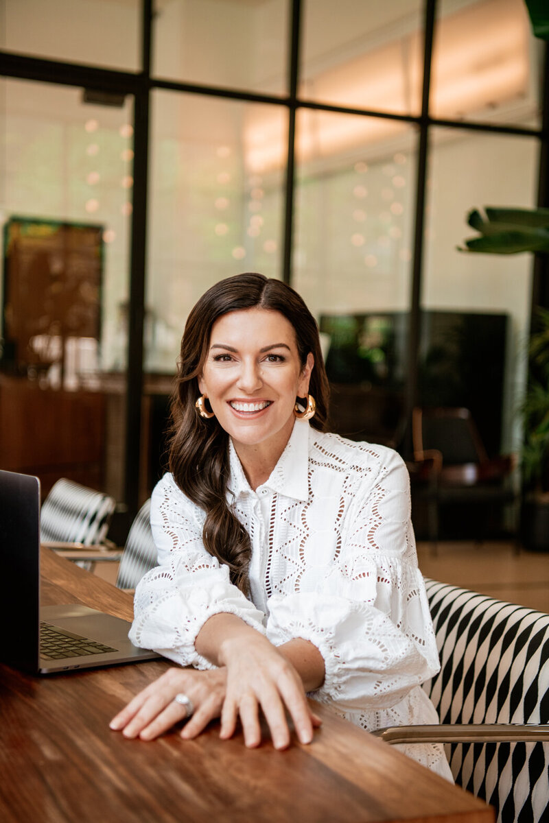 Amy Porterfield Headshot - Online Marketing Expert