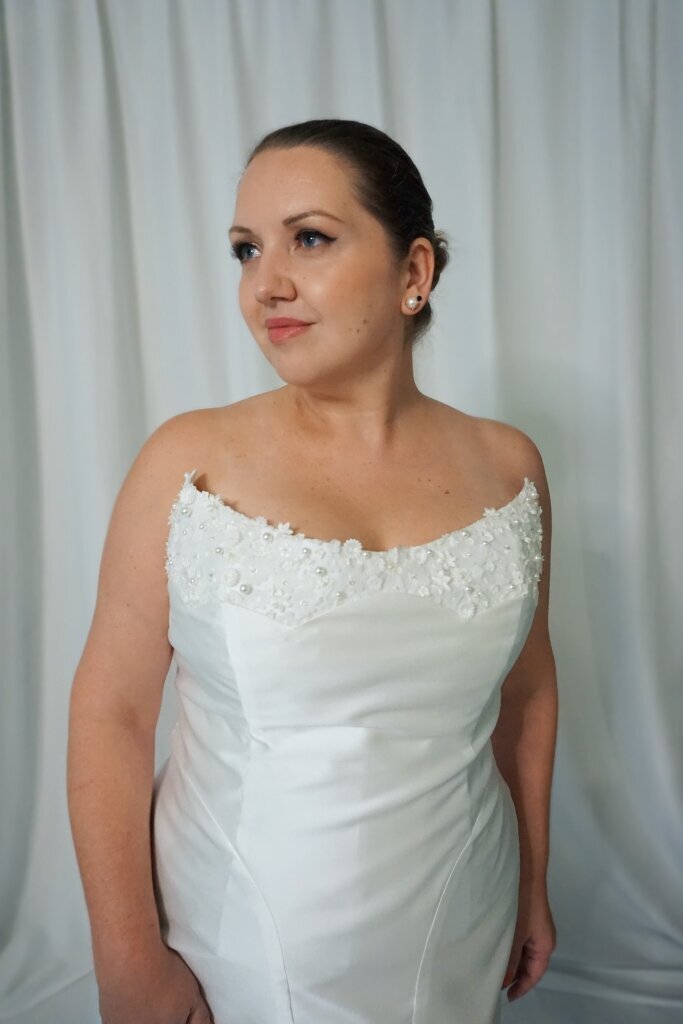 Mikado white bridal mini with pearls and flowers