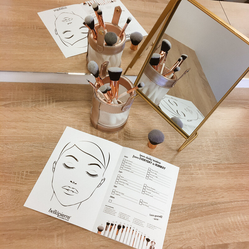 Ontdek mijn geheimen voor een perfecte make-uplook in onze workshops!  Je leert alle producten kennen en ontdekt de stijl en kleuren die perfect bij jou passen, zodat je ook thuis een schitterende look kan creëren! Workshops worden soms ook rond bepaalde thema’s gegeven: glitter, kerst, zomers,…