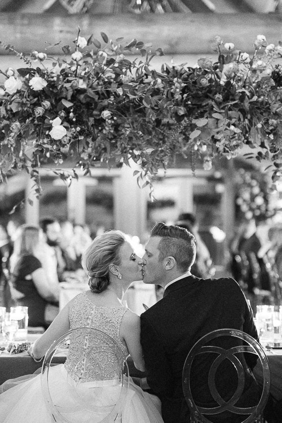 Un couple de mariés au Belvédère du Centre des Sciences au Vieux-Port.