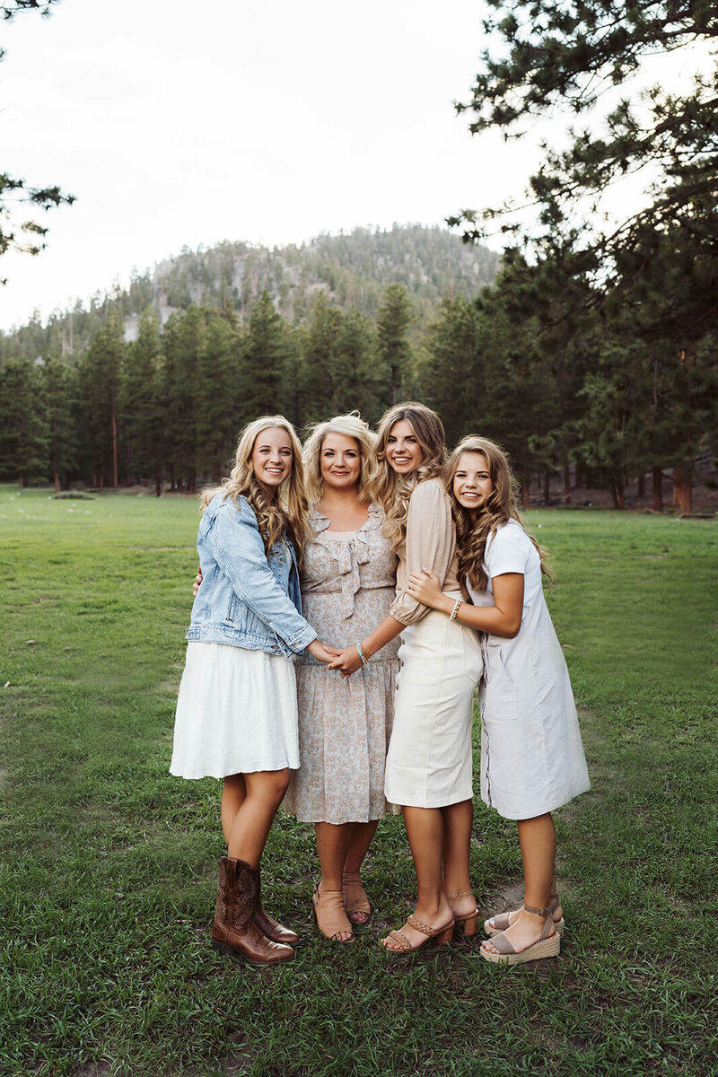 Mother-nad-her-daughters-in-the-grass-field-Rachel-Murray-photography