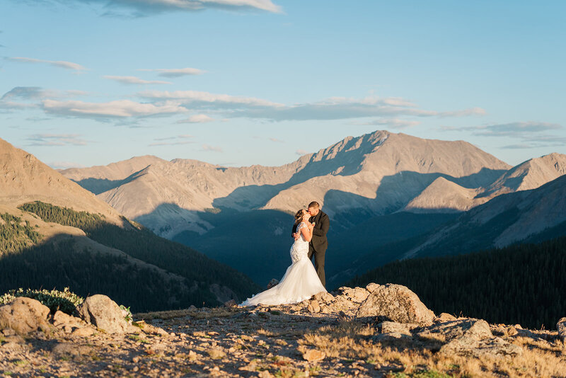Samantha Immer's mountain wedding experience combines adventure and romance for a truly unforgettable day in the Colorado mountains. With a focus on your unique love story, she'll create stunning photos that reflect your personalities and style.