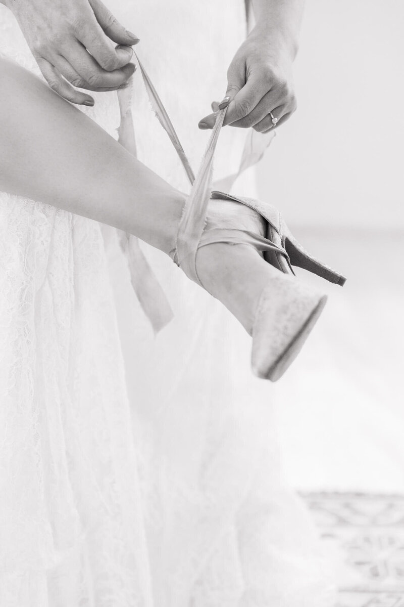 chicago-bride-shoes-ribbon