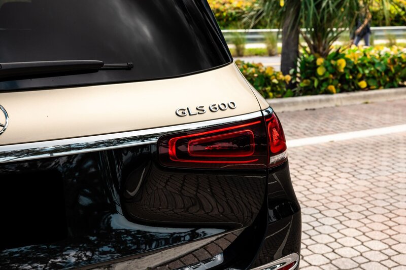 mercedes-maybach-gls-600-kalahari-gold-black-for-rent-in-miami-011