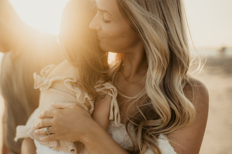 woman in golden hour backdrop-motherhood-maternity-photography-lehigh-valley-pennsylvania