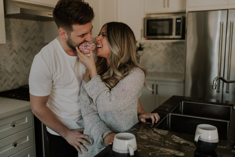 inhome-cuddle-engagement-kleinburg-toronto-wedding-niagara-photographer-9