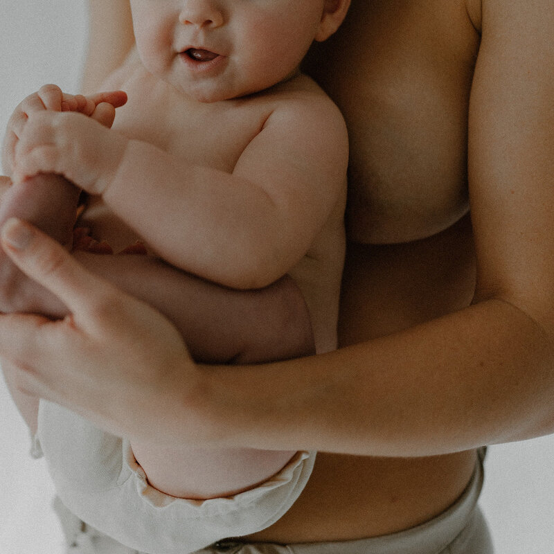 milwaukee wisconsin newborn baby family photographer