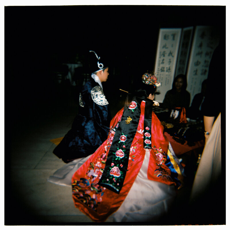 A couple during their paebaek ceremony 