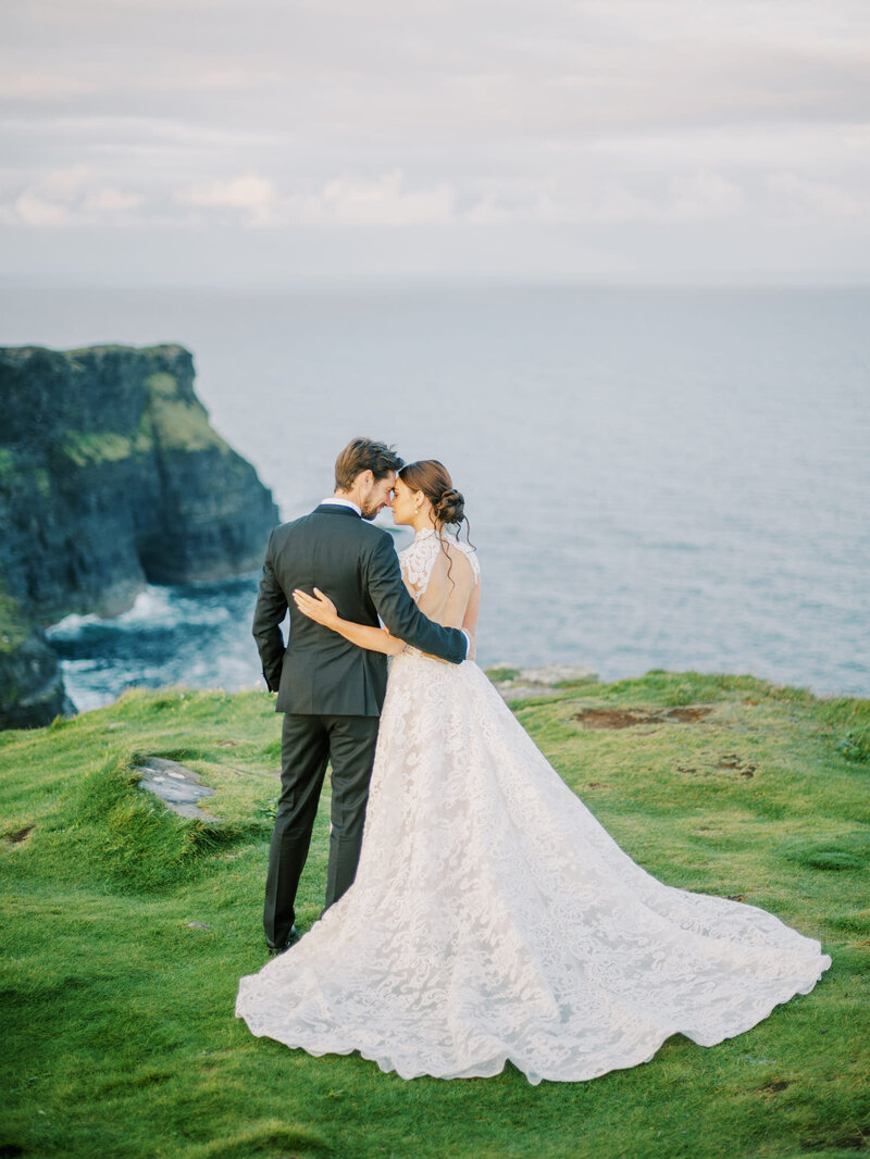 wedding-on-the-cliffs-of-ireland