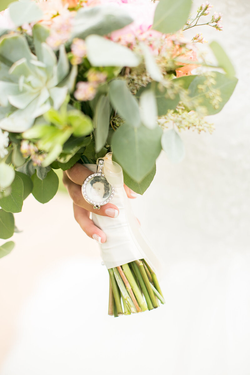 bride flower bouquet