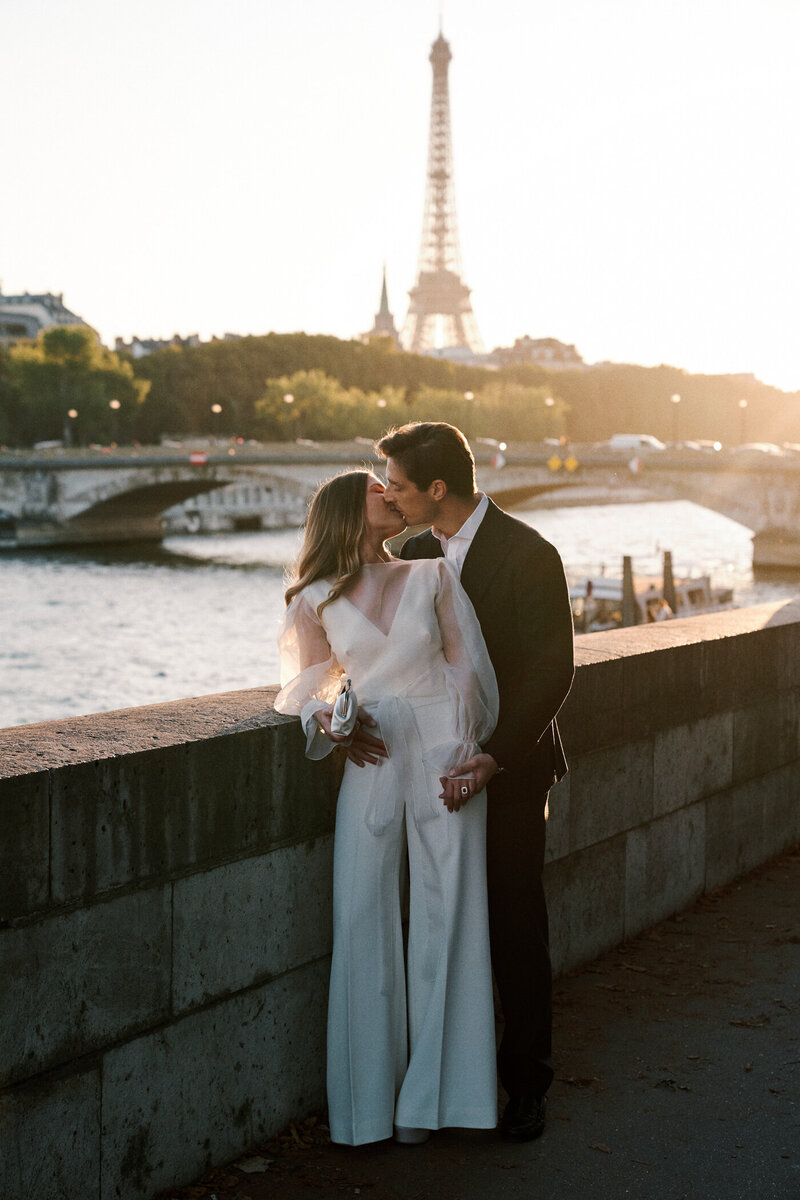 bride and groom kissing with eiffel tower in the background