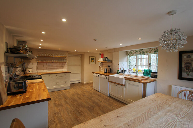 MFH_Kitchen_4302_2000_w01