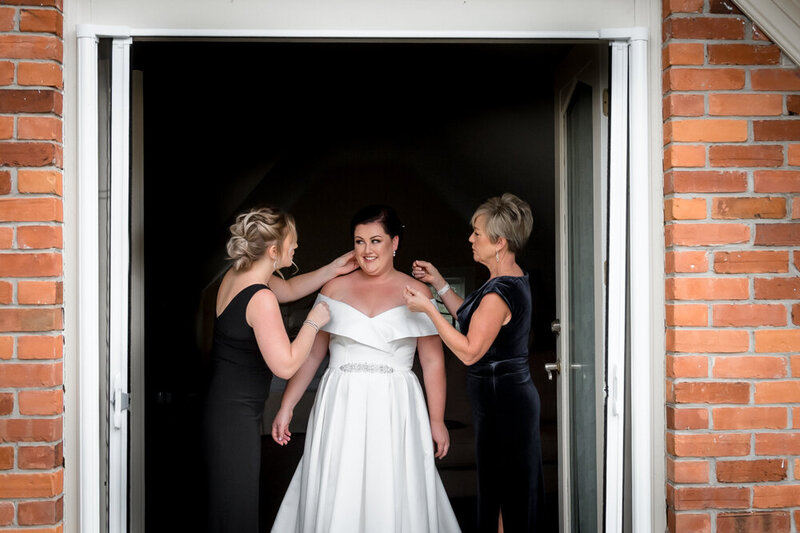 Speakeasy bar in Toronto hosts wedding for elegant couple
