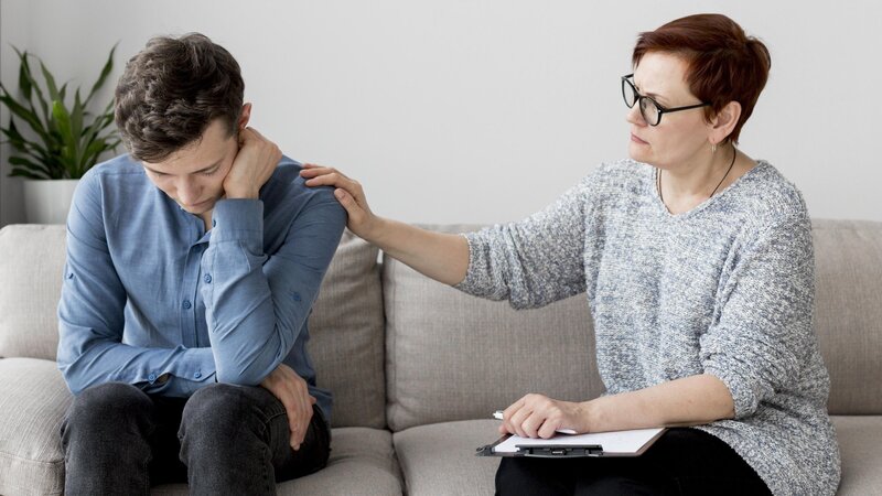 front-view-patient-psychologist