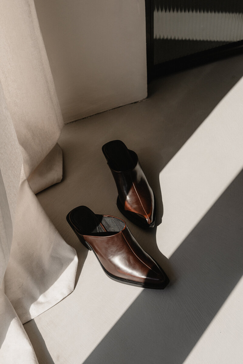 kaboompics_outfit-inspo-aesthetic-dark-feminine-clothes-pinterest-inspiration-35669