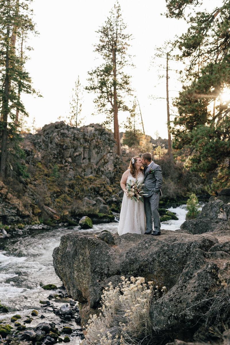 Dillon-Falls-Bend-Elopement-2
