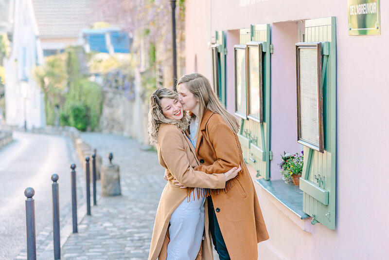 Montmartre - rue de l_Abreuvoir - Couple -  AX5A7598-Edit
