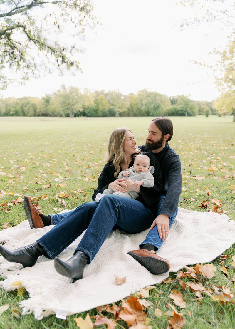 10.15.23 The Ray Family_Fall Portraits at Busse Woods Chicago.monicamirandaphotography (25 of 70)