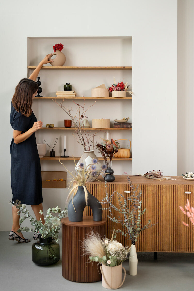 full-shot-woman-working-with-flowers
