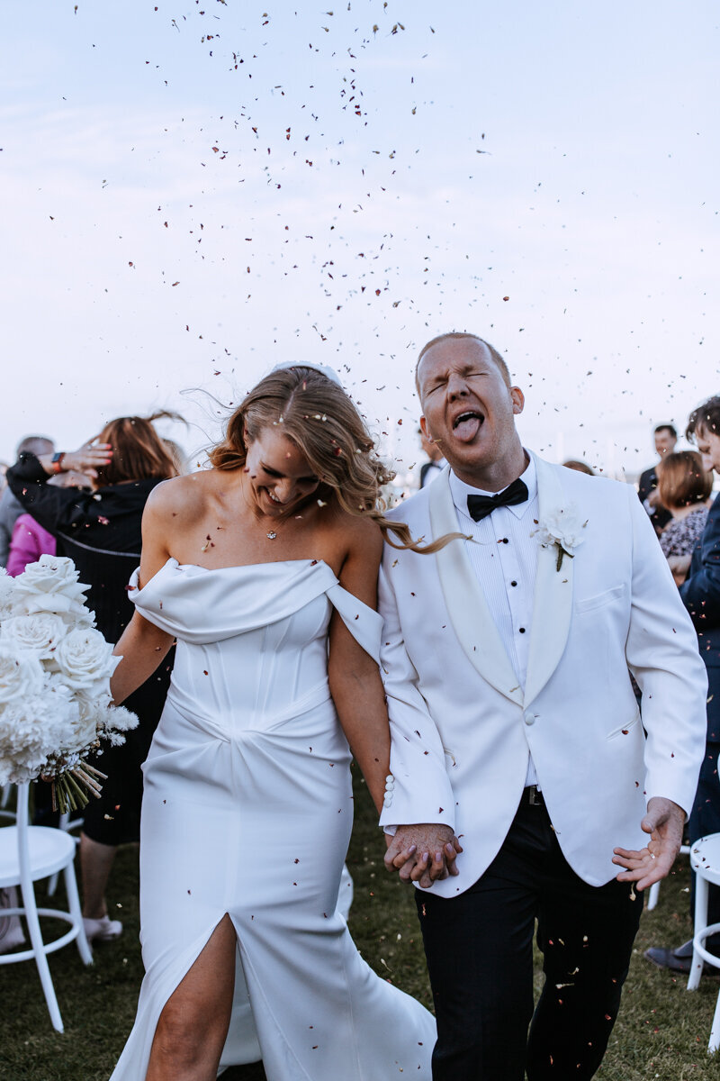 bride-groom-confetti