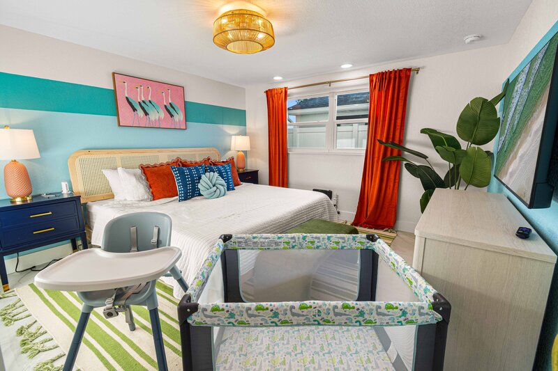 Main Level Bedroom 1 (7)