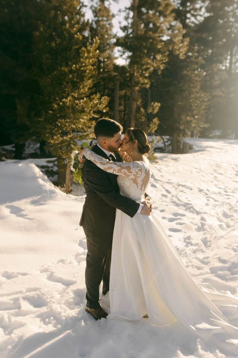 Eduina__Nelly_Lake_Tahoe_Winter_Elopement-15-d97efcf0-1000