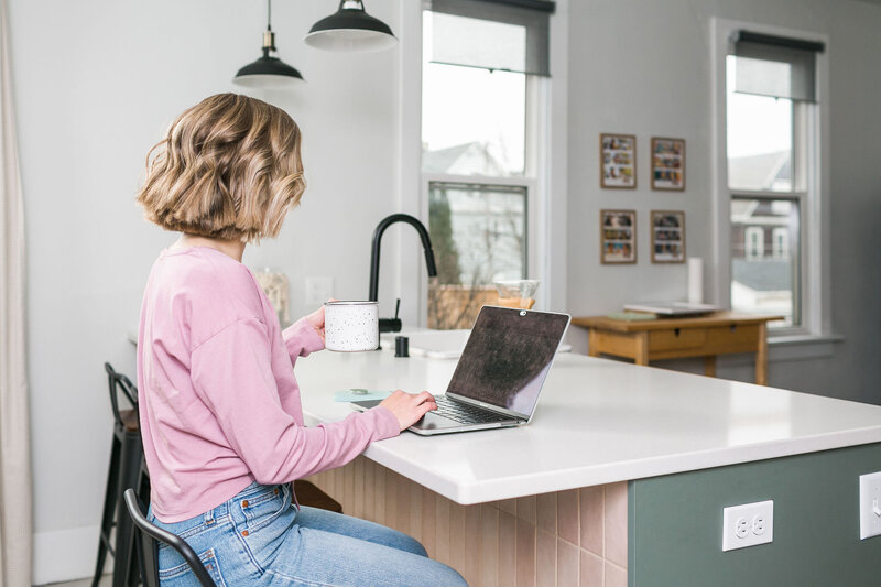 elizabeth-mccravy-Showit-website-templates-office-favorites-10