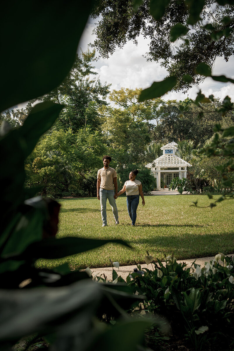 engagement-session-leu-gardens-walking