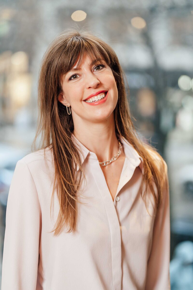 A headshot of award-winning luxury travel expert Stephanie Dosch | theViatrix Luxury Cultural Travel
