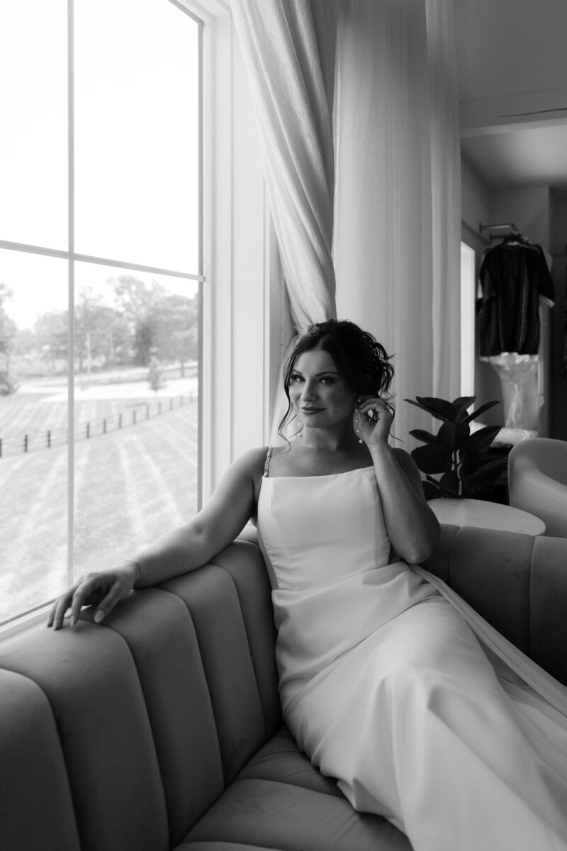 Indiana_Michigan_Wedding Planner_Zionsville_The Sixpence_Estate_Barn_Editorial_Bridal Fashion_The Bride_Black & White
