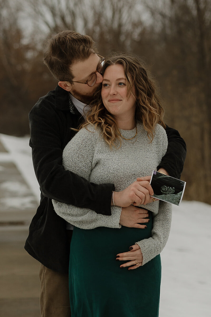 mom holding newborn to forehead