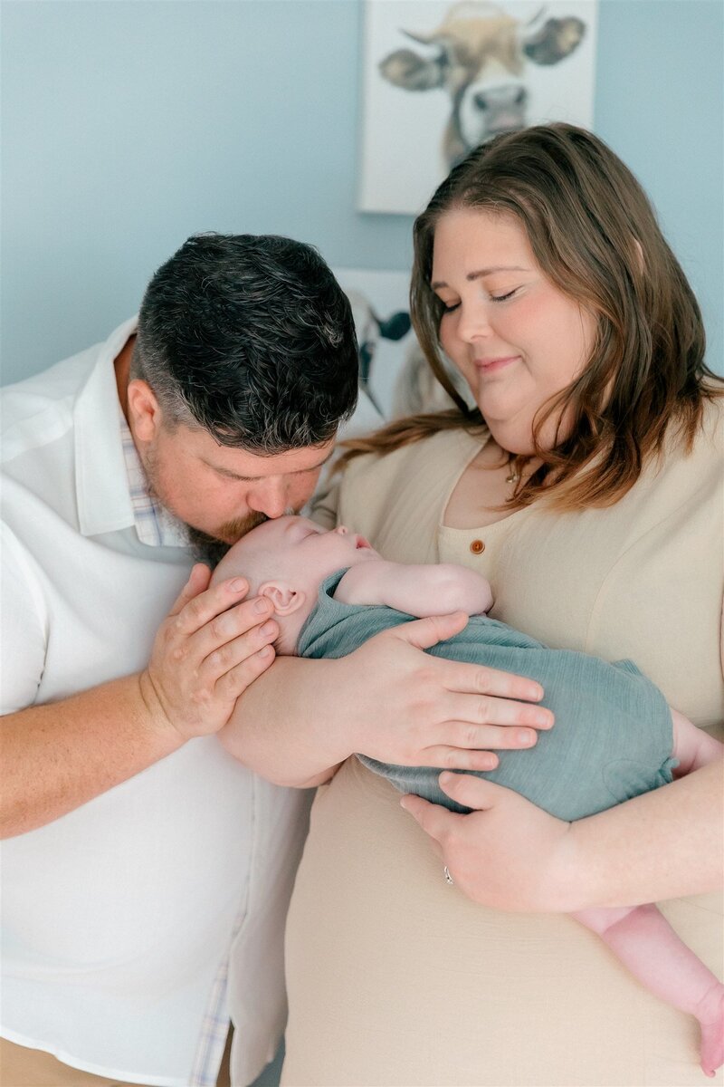 Lamp-and-light-photography-davis-in-home-lifestyle-newborn-session-hilton-head-beaufort-bluffton-savannah-29