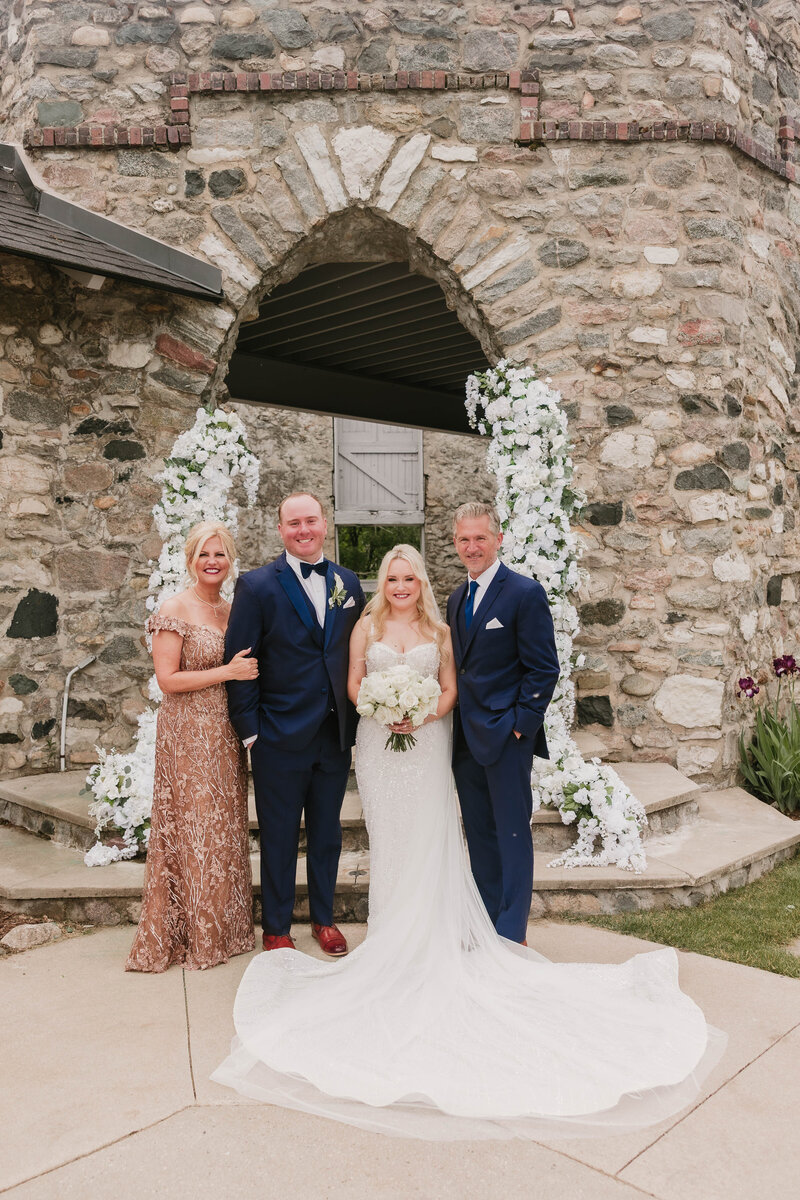 53-A&J - Wedding - Castle Farms - Michigan Wedding Photographer