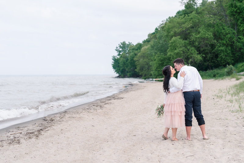 atwater-beach-engagement-milwaukee-the-paper-elephant-033