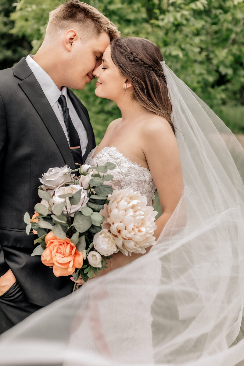 Bride_groom_veil