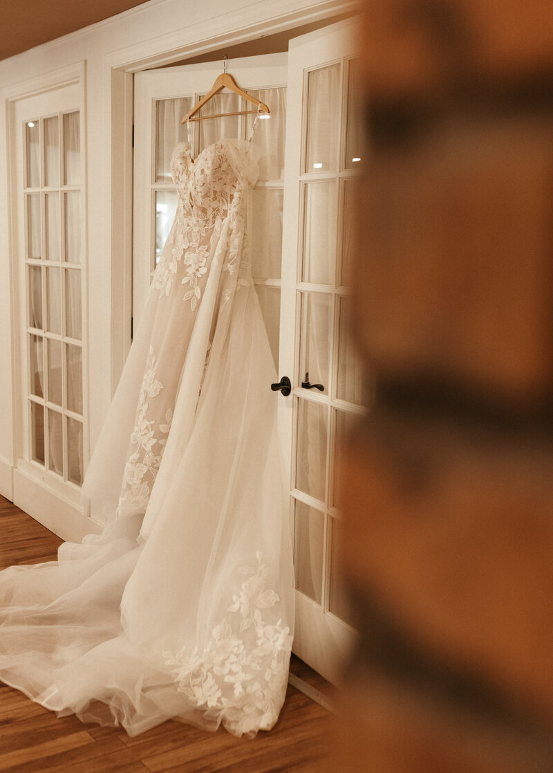 TheAvenueRoom_Wedding_Saskatoon_KaylaCassidyPhotography-30