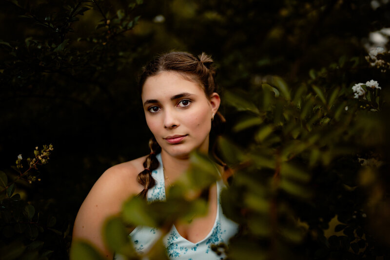 senior session photo of young girl