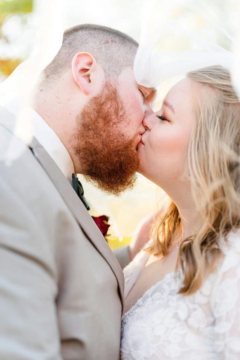 bride-and-groom-kiss-close-up