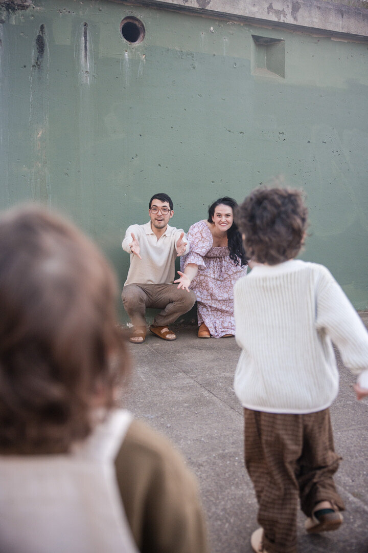 Family photographed at an urban location in San Francisco. Image by Alyx Jones Photography. 