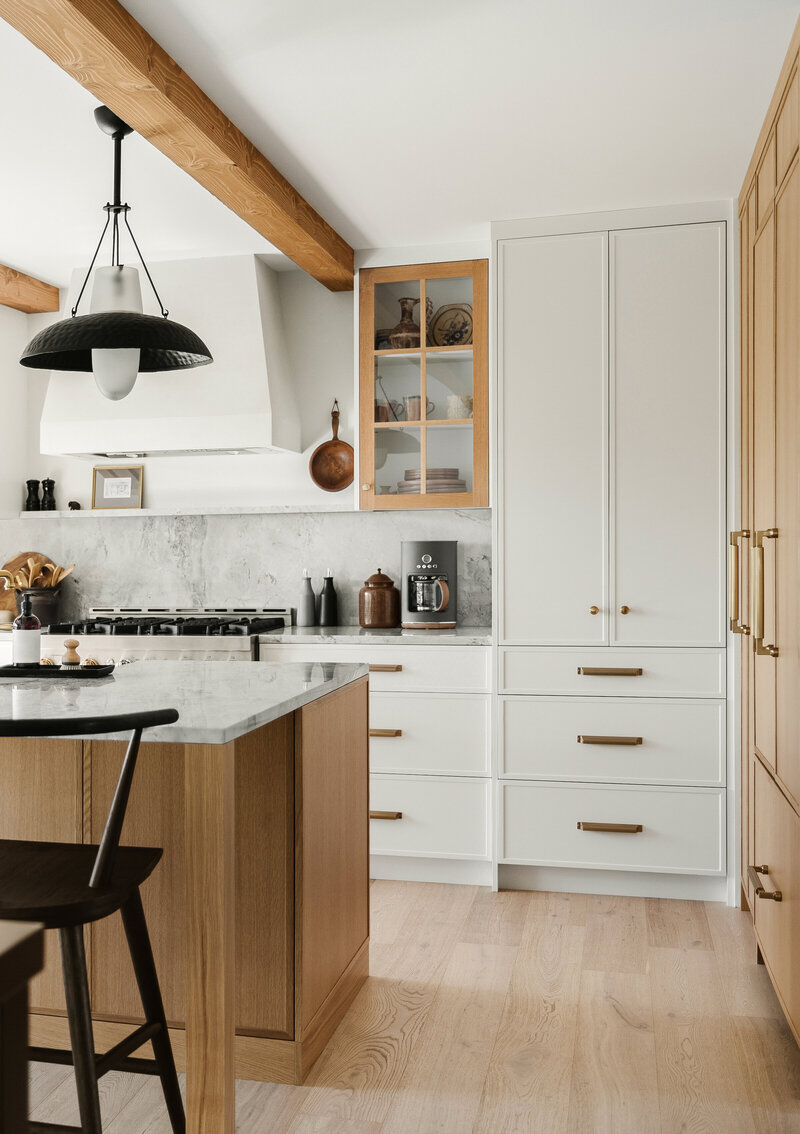 Kitchen island with bar stools and lights