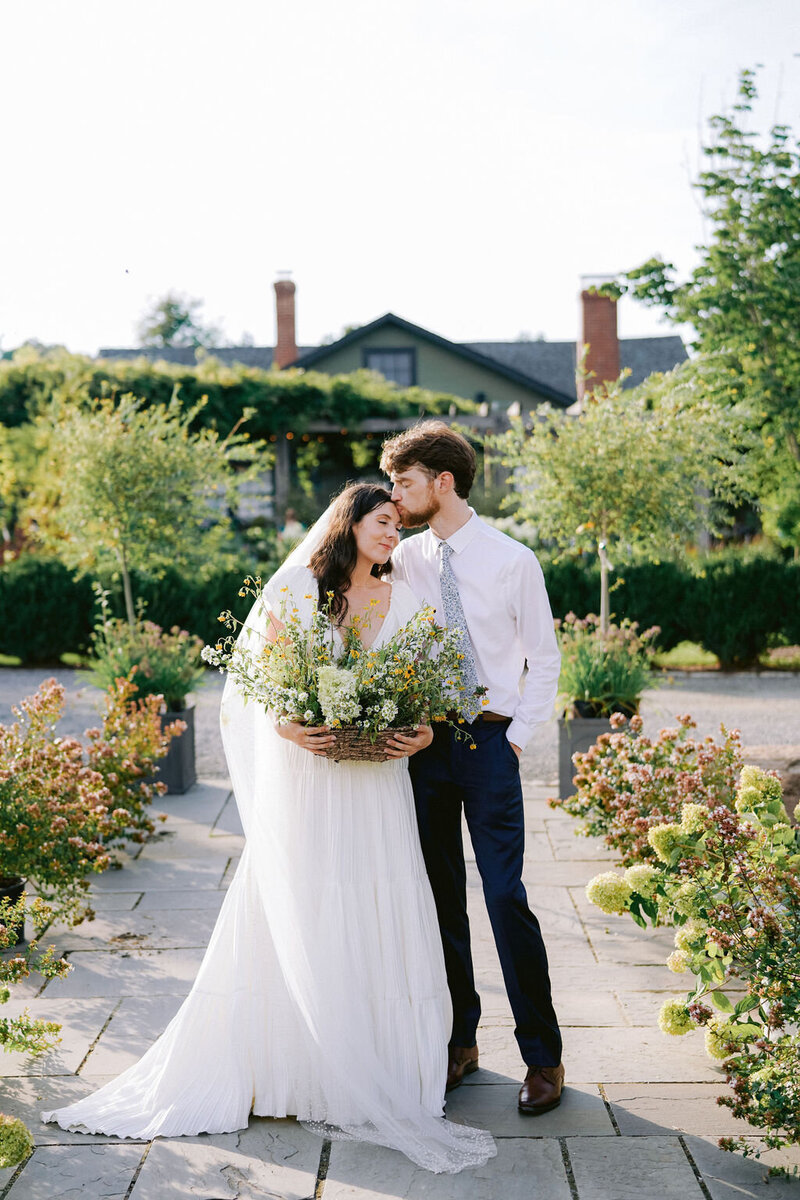 NikkiSanterre_CharlottesvilleLuxuryWeddingPhotographer_MarketatGrelenWedding_Liz&Jon-8