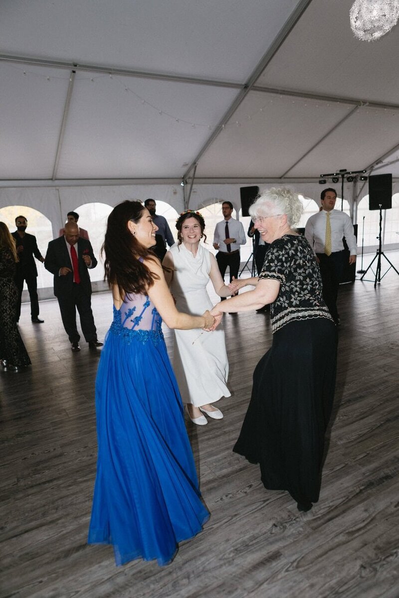 classic-and-documentary-style-wedding-photography-164